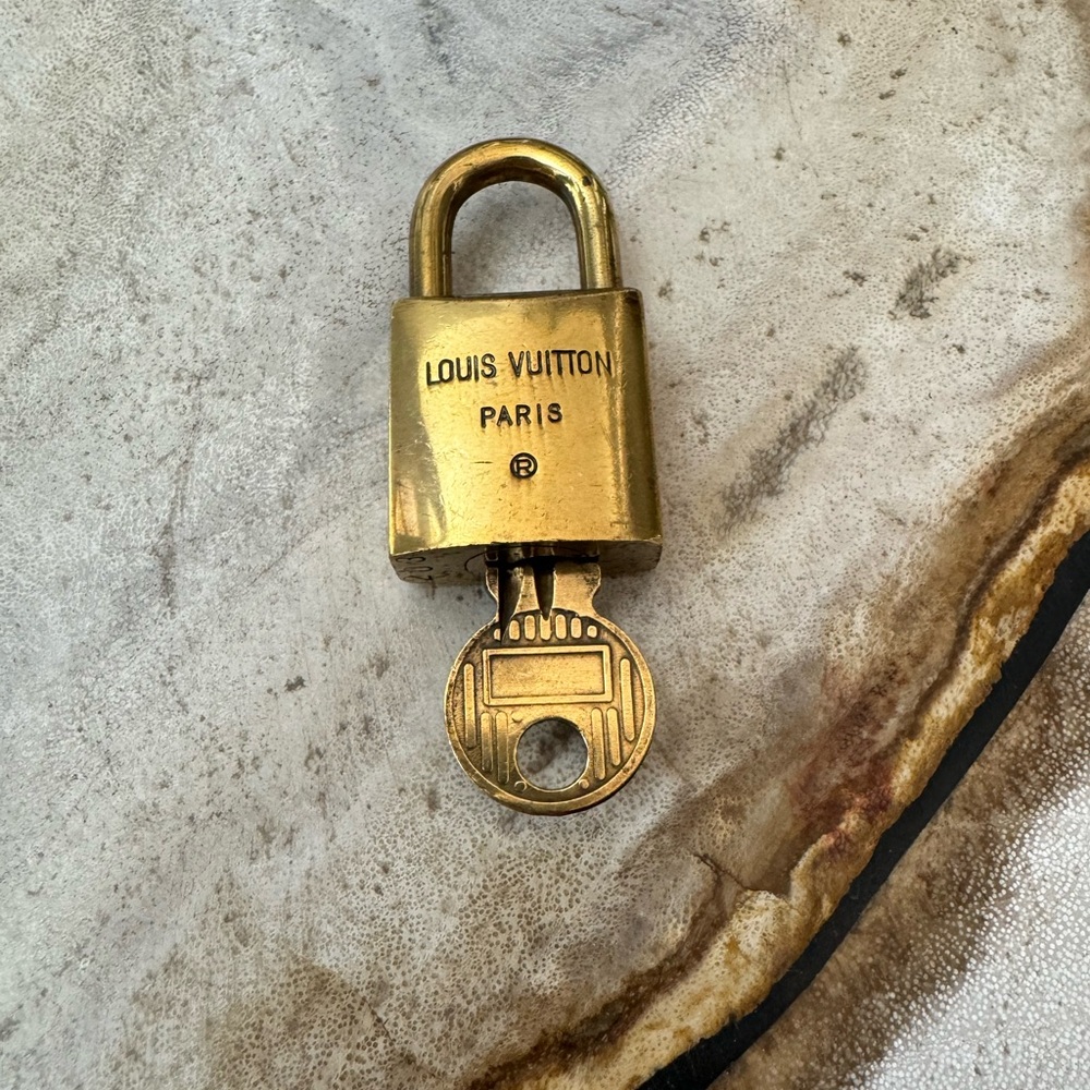 Listing for ONLY ONE 200 series Louis Vuitton Lock and Key - 203, 205 or 222 - Picture 9 of 13